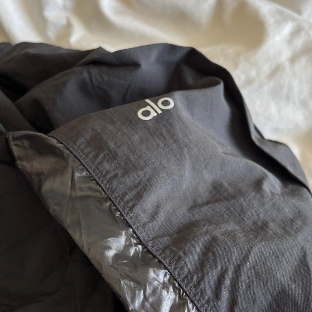 Alo Yoga black Remix jogger pull on and go pants with zip pockets XS